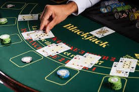Weekly cashback tracker showing roulette activity and projected earnings on alphabet303